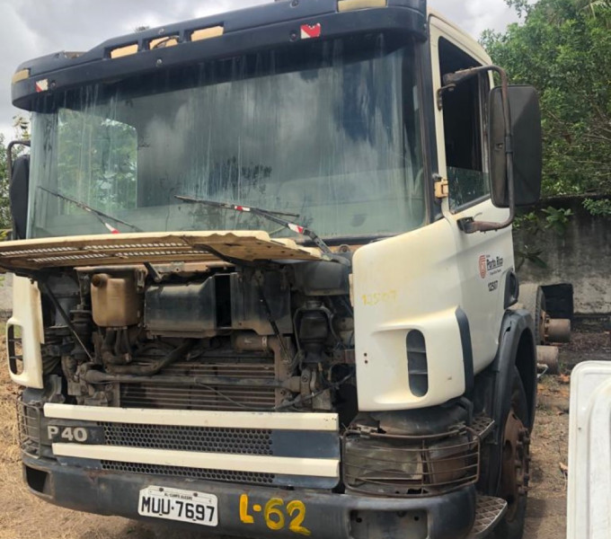 Caminhão Scania P 124 420, MUU-7697, 2001