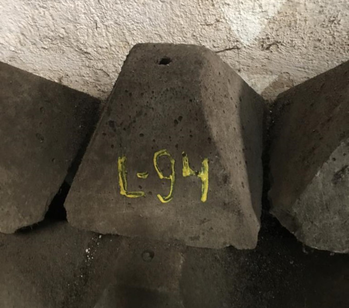 25 bases de concreto (Almoxarifado)