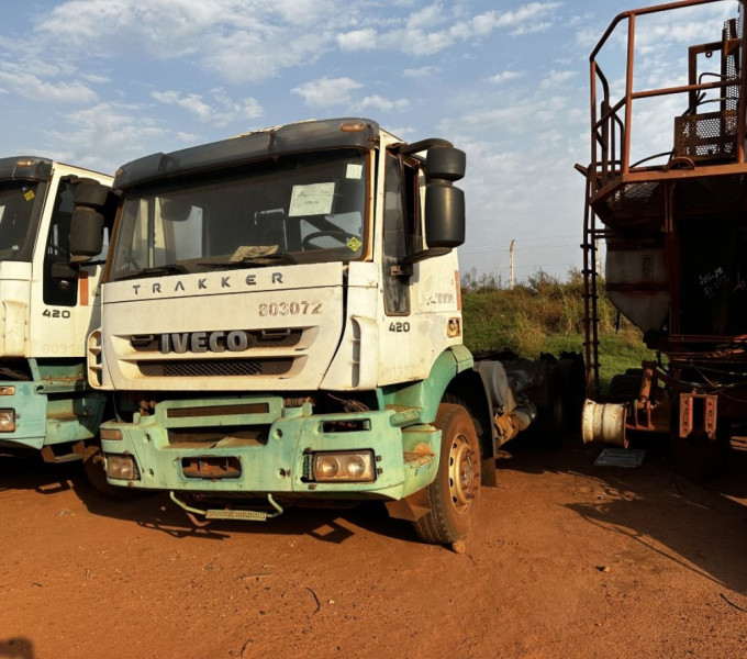 Caminhão Cavalo Mecanico Iveco Trakker 420, Ano: 2009, Frota: 803072 + Item 23/27/28 Diversas peças/componentes para Veiculos Scania/ Rolamentos/ Conexões e vedação