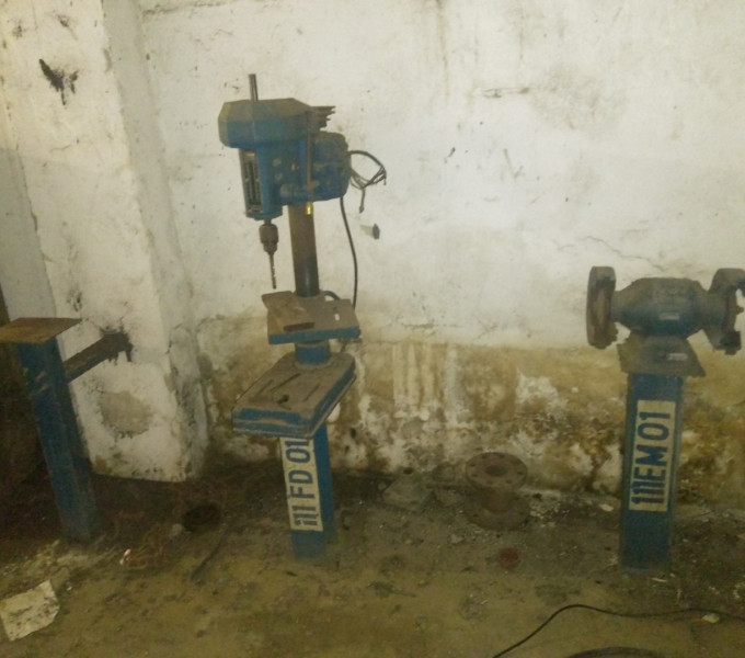 Furação Vertical 1cv, Esmerilhadeira elétrica e 01 freezer. TAGs: 111FD01/EM01