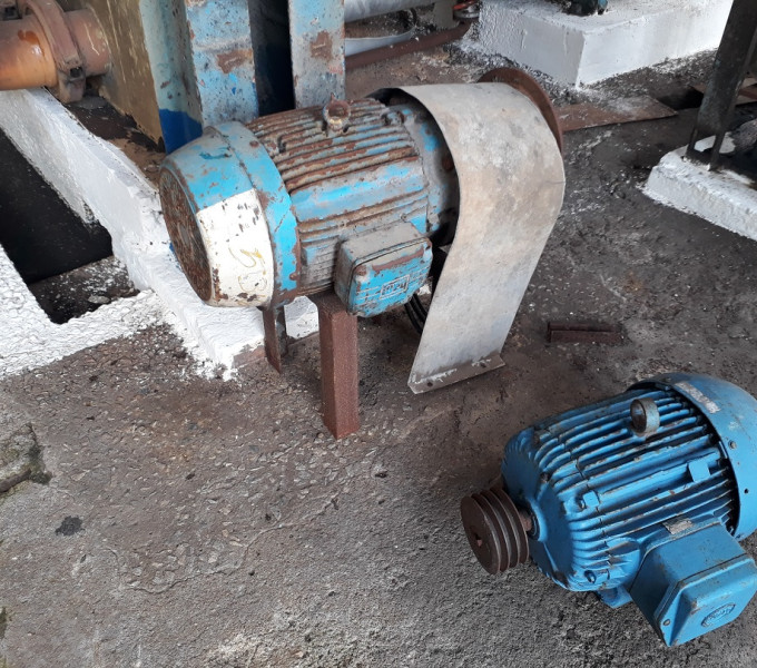 2 Motores Elétricos WEG 25Cv