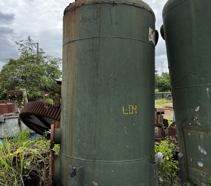 Tanque verticais em AC aprox. 3m³.