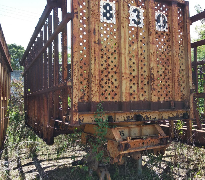 01 REBOQUE ABERTO – 8,30m RANDON MUH-4153, ANO 2003 FROTA:20830