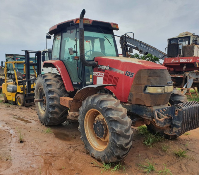Trator Case MAXXUM-MX135, Vermelho, Ano 2011, Frota: 105303