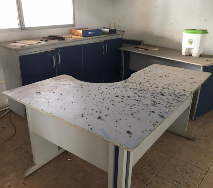 01 ARMARIO 4 PORTAS, 01 MESA EM L, 02 BIRÔ, 01 AR-CONDICIONADO DE PAREDE 18.000BTUS CONSUL, 01 GAVETEIRO, 01, BIRÔ 2 GAVETAS,
