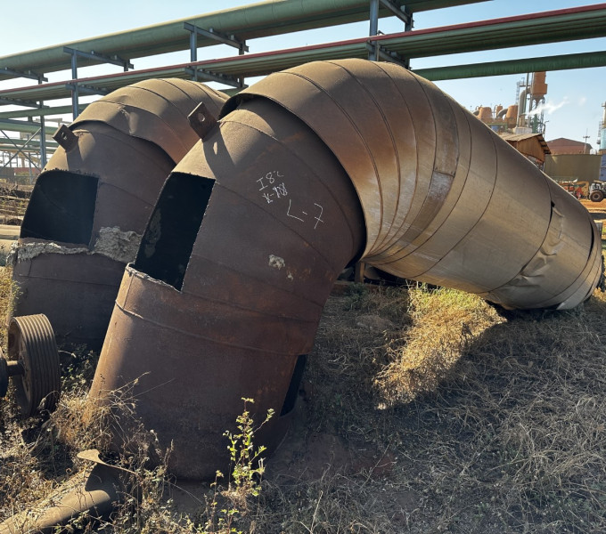 Tanque cortado em AC, Sulcador agricola, 3 escadarias tubular em ac, retalho de telha de aluminio, 11 suportes tubulares em ac, 2 curvas em AC p vapor e retalhos de tubo vapo, Portão em ac, 2 Cavalete em ac, Gaiola p elevaçào, 2 plataformas em ac, Passare