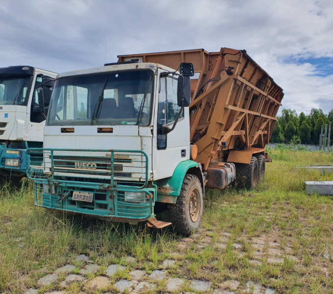 Caminhão Iveco Eurocargo 260E25N, branco, GRP-2359, ano 2009/10