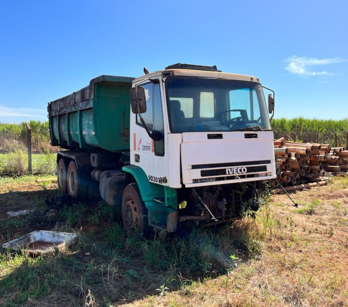 Caminhão basculante Iveco 260E25, 2010 + Item 7 - Peças e componentes para veiculo Iveco