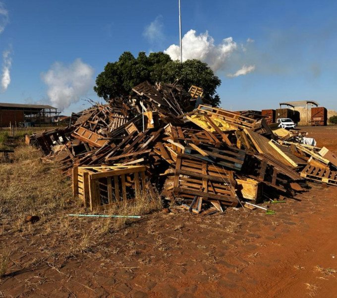 Grande quantidade de sucata de madeira (Pallets, e mdf sucateados)