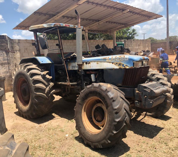 Trator agricola New Holland 8030 Azul, 2009