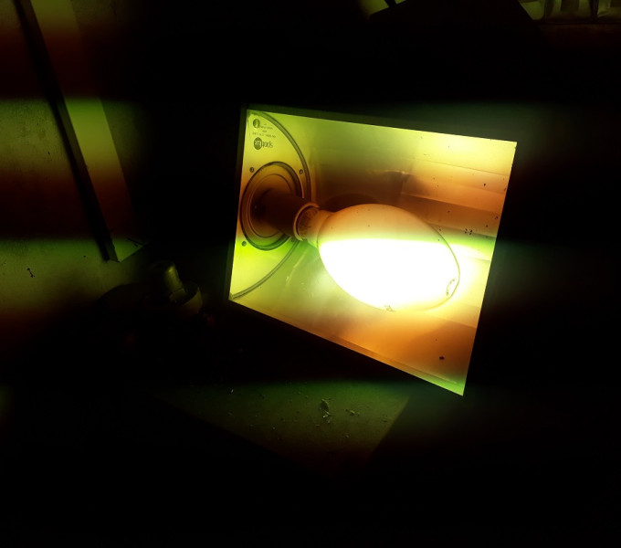 Grande Quantidade de Luminárias Industrial