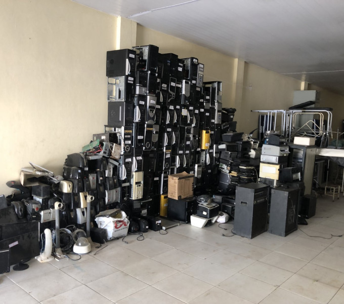Diversos Materiais (Computadores e diversos materiais hospitalares)