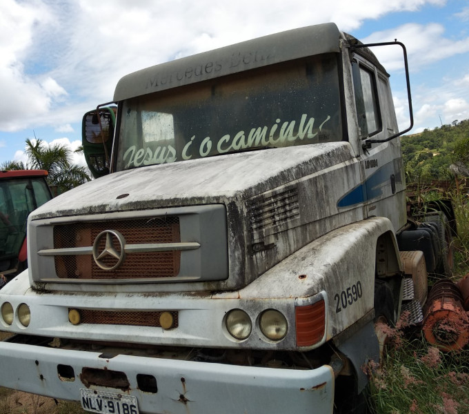 01 CAMINHÃO TRA. M. BENZ/LS 1634 NLV-9186, ANO 2008 FROTA: 20590