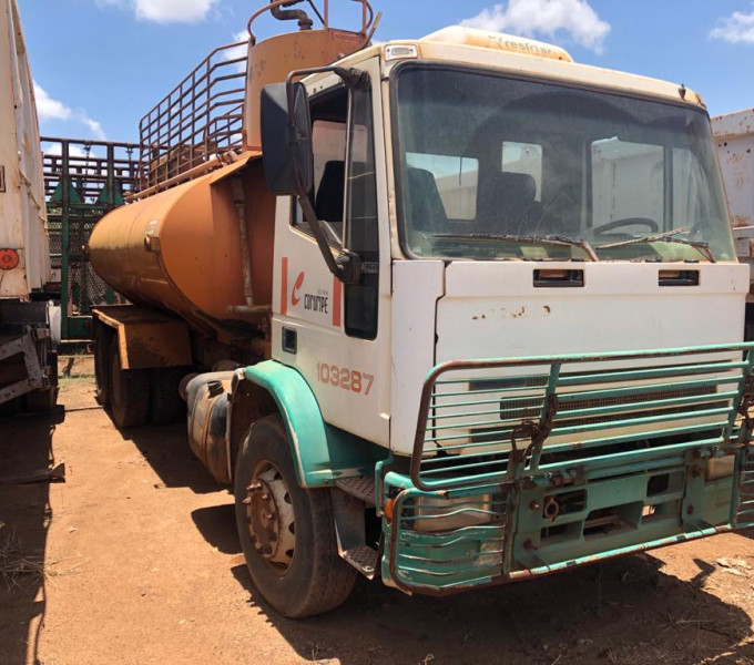 Caminhão Iveco Eurocargo 260E25N branco, HDW-3326, 2011