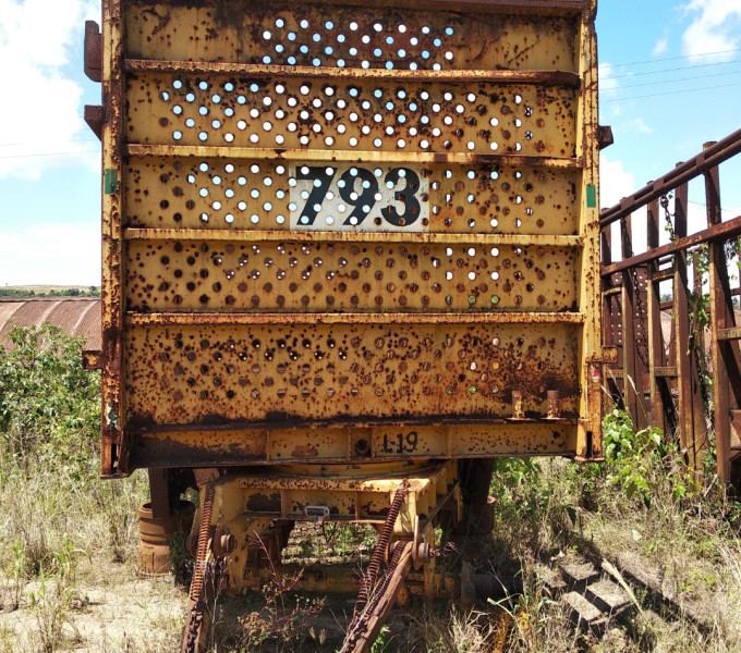01 REBOQUE ABERTO – 8,30M RANDON MUQ-7858, ANO 2001 FROTA: 20793