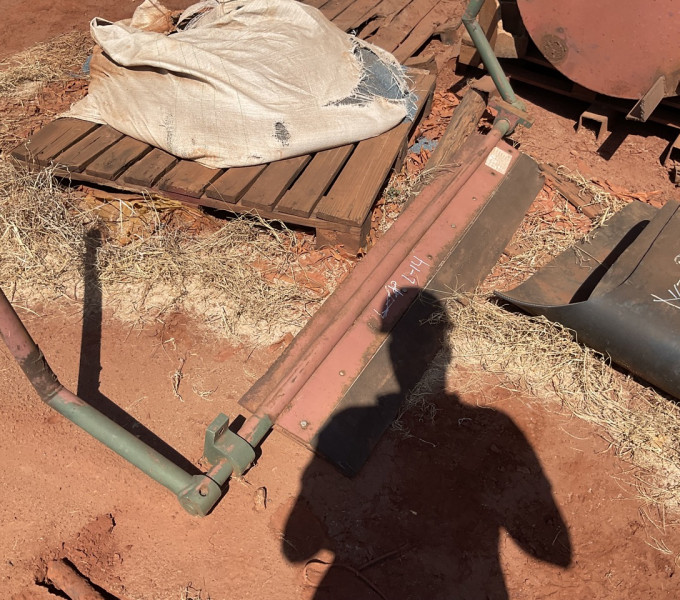 02 Raspador c base, 2 escadas p implemento agrícola