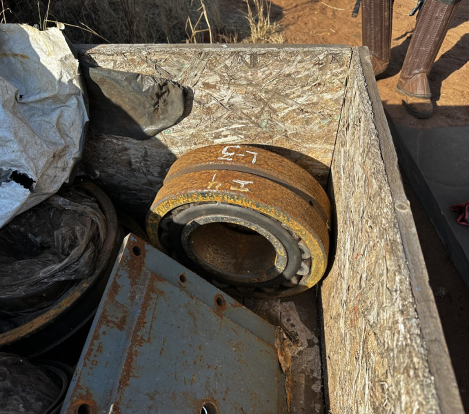 4 rolamentos industriais, "2 vigas e 1 castelo de moenda, Base de vigas c redutor acoplado" + Item 13,21, peças para reboques e graneleiros