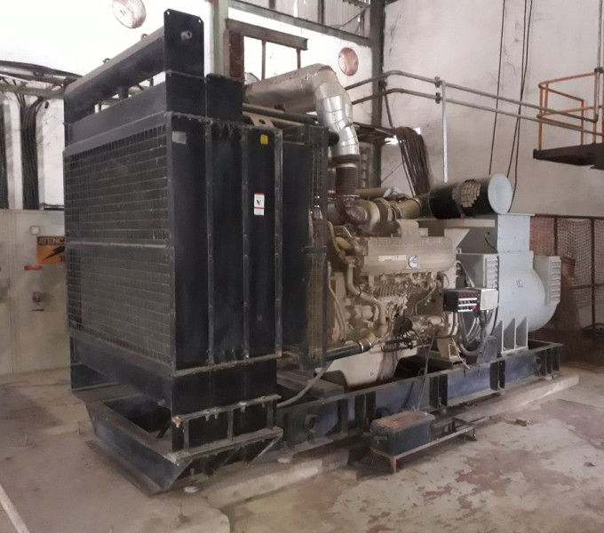 Gerador à diesel de 1100 KVA c/ Motor Cummins, Quadro elétrico e tanque de óleo