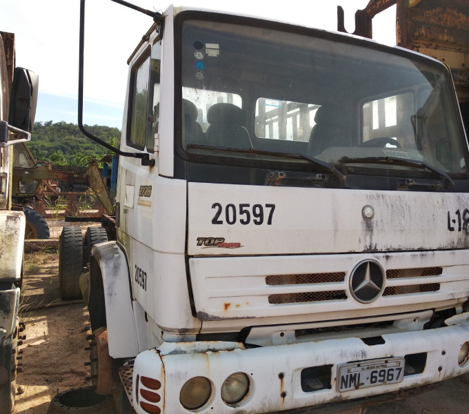 01 CAMINHÃO BASCULHANTE M. BENZ 2726 6X4 NML-6967, ANO 2011/2012 FROTA: 20597