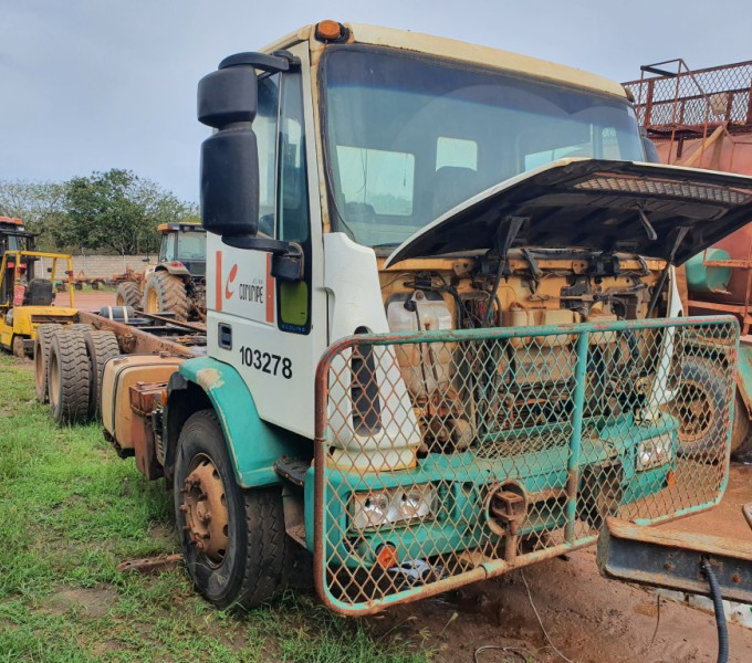 Caminhão Iveco 260E28, cor: Branco, Placa: OQV-7576, Ano 2013, Frota: 103278