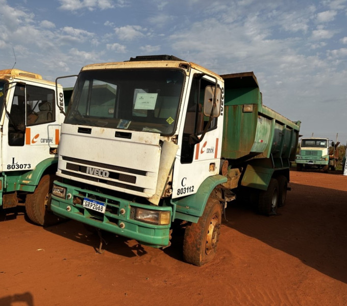 Caminhão Basculante Iveco Eurocargo 260E25 (Basculante Facchini), Ano: 2010, Frota: 803112 + Itens 10/13 Diversas peças/materiais para Volvo/Ford
