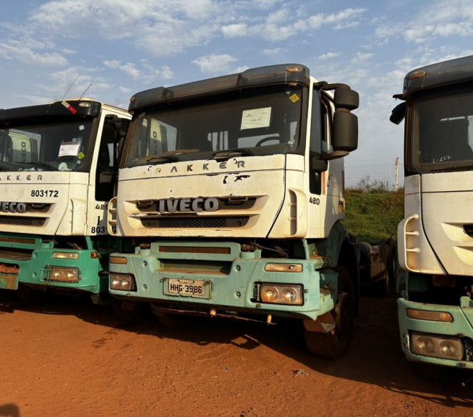 Caminhão cavalo mecânico Iveco Trakker 420, Ano: 2011, Frota: 803159 + Item 15/17/18 Diversas peças/componentes para reboques/ Implementos agricolas e irrigação