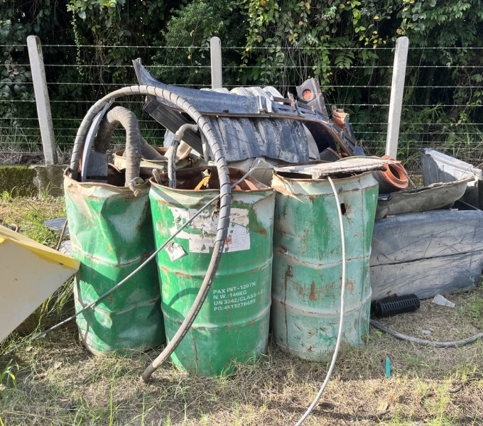 DIVERSOS MATERIAIS CAVALETE, DISTRIBUIDOR DE CALCÁRIO, TUBS E TAMBORES