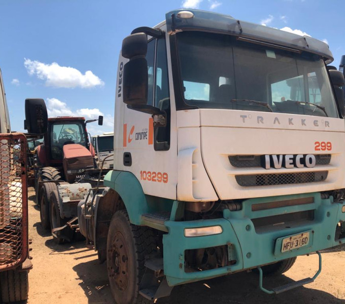 Cavalo mecânico Iveco Trakker 720T42TN, branco, 2010