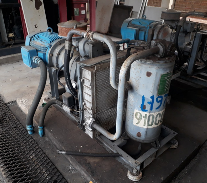 Compressor Atlas Copco C/ Motor e painel; TAG: 910C02