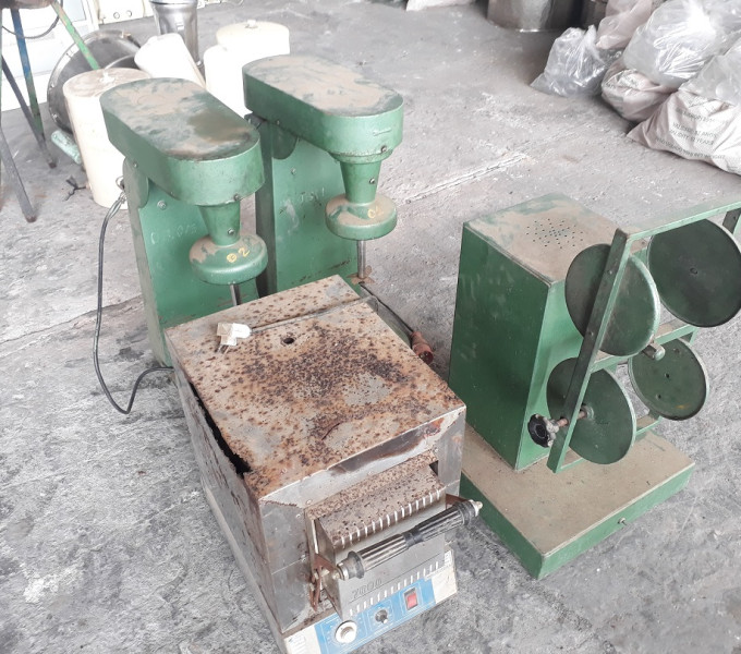 3 mexedeiras elétricas, 01 Estufa, 01 Destilador (Armazém)