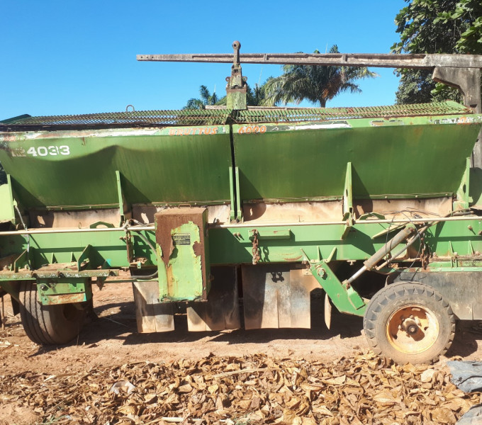 Implemento agricola distribuidor de sementes, 2013