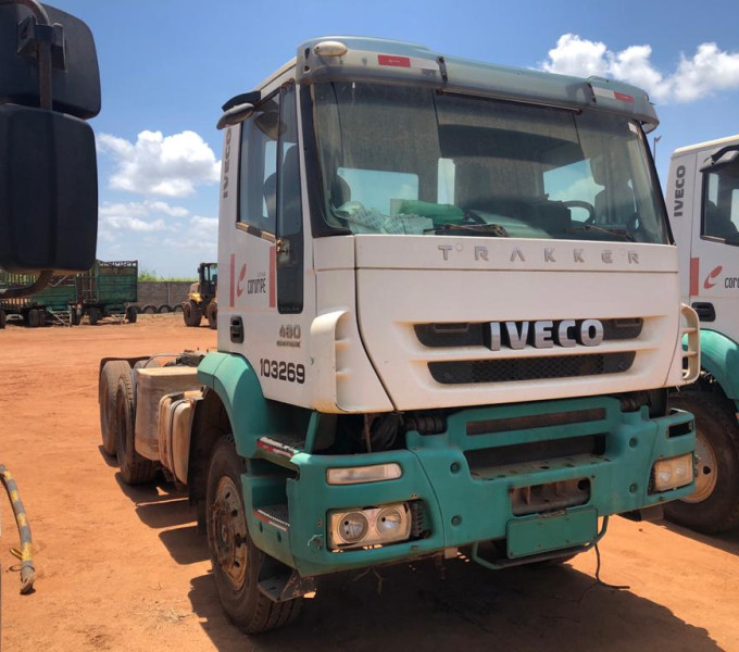 Cavalo Mecânico Trakker 740T48TN, branco, OQU-5609, 2013