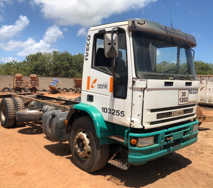 Caminhão Iveco Eurocargo 170E22, branco, 2009/10