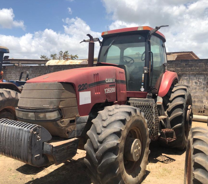 Trator agricola Case MX 220 vermelho 2010