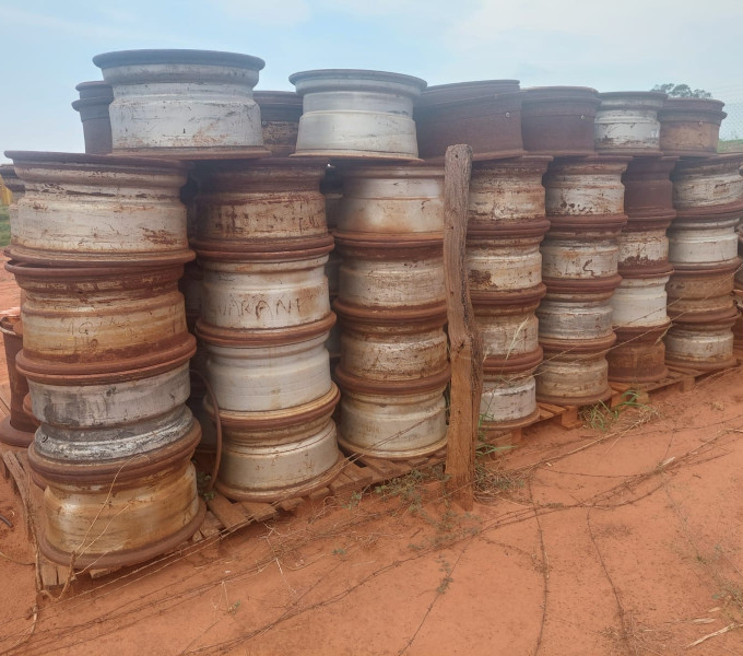 RODAS P/ CAMINHÕES - APROX. 65 PÇS (MINAS GERAIS)
