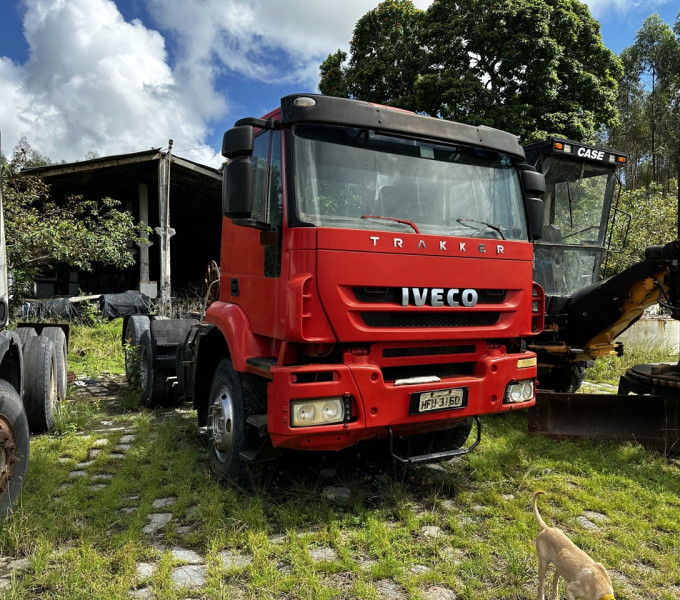 Caminhão Cavalo Mecanico Iveco Trakker, Vermelho