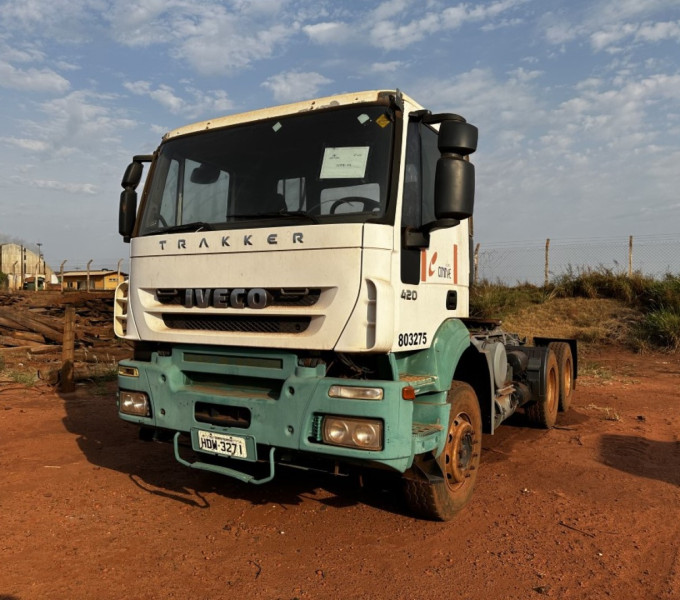 Caminhão cavalo mecânico Iveco Trakker 420, Ano: 2010, Frota: 803275 + Item 05 Diversas peças/materiais para Cummins