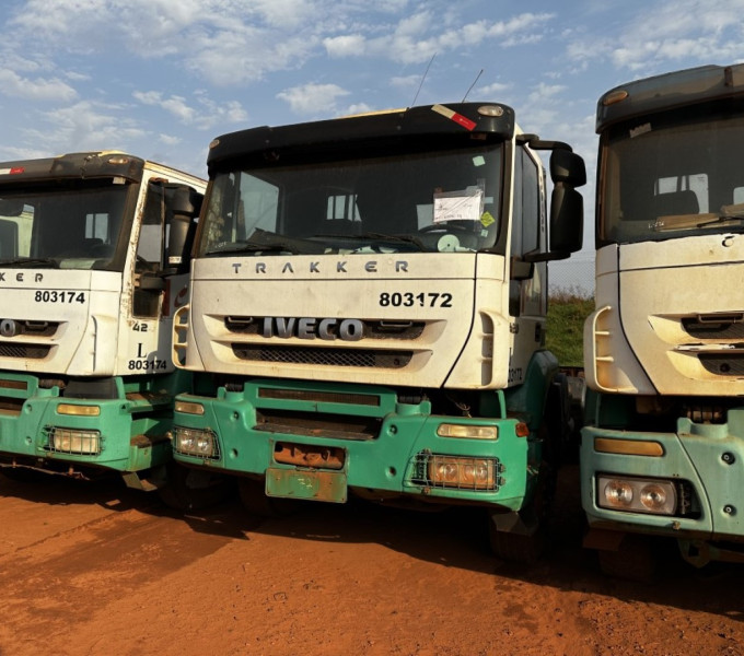 Caminhão cavalo mecânico Iveco Trakker 420, Ano: 2012,  Frota: 803172 + Item 06 (cx 10-12) Diversas peças/materiais para Iveco