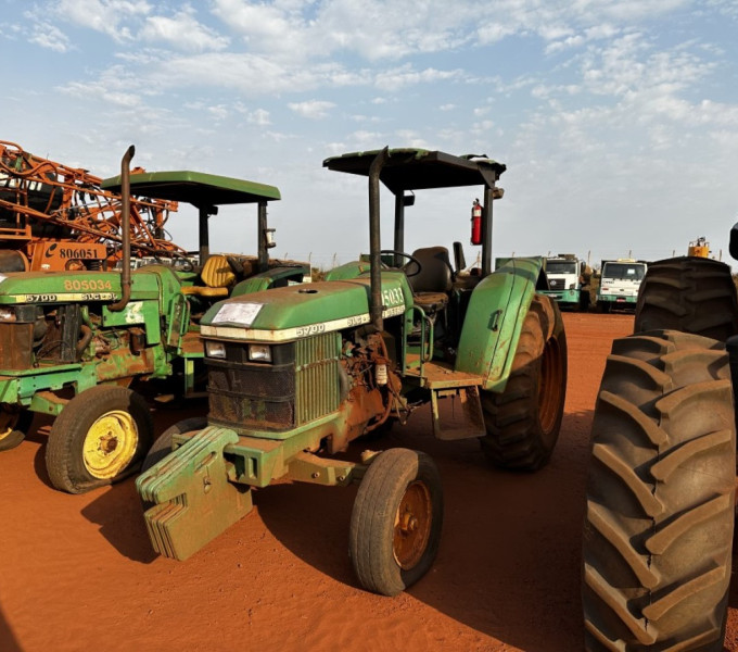 Trator de pneus John Deere 5700, Ano: 1999, Frota: 805033