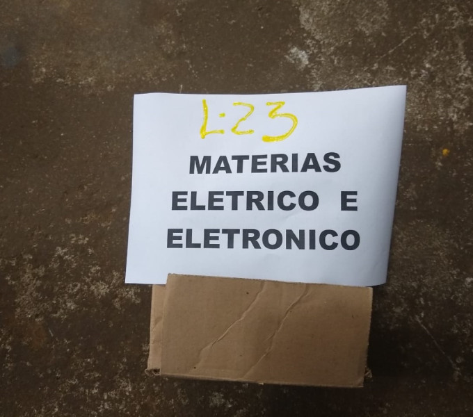 Diversos Materiais elétricos automotivos e eletrônicos como: Válvula termostática, interruptor de válvula de freio, frente de rádio Motorola