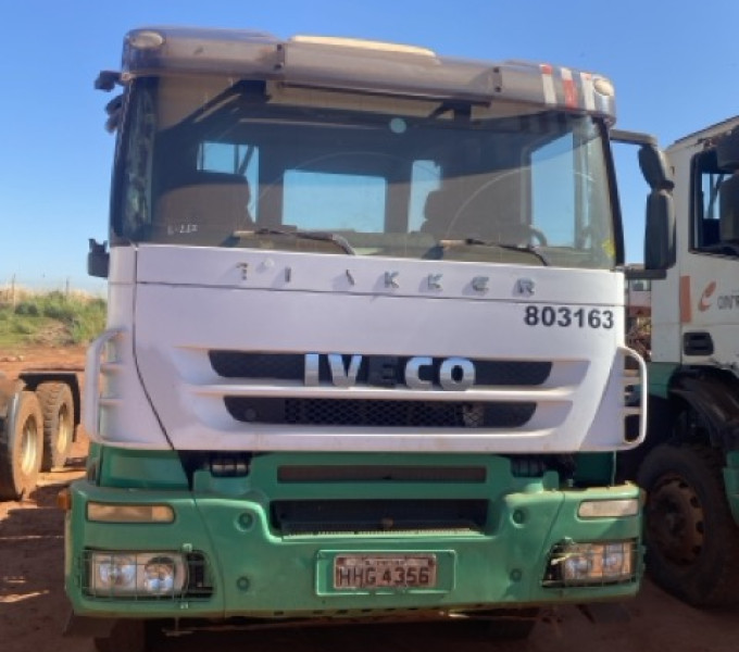Caminhão cavalo mecânico Iveco Trakker 420, Ano: 2011, Frota: 803163 + Item 20 (cx 2) Diversas peças/componentes para implementos agricolas