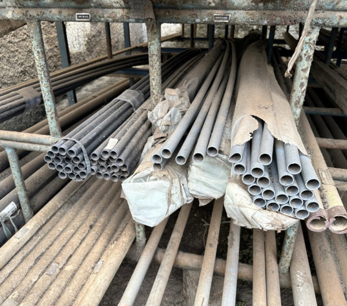 Grande quantidade de tubos de pvc