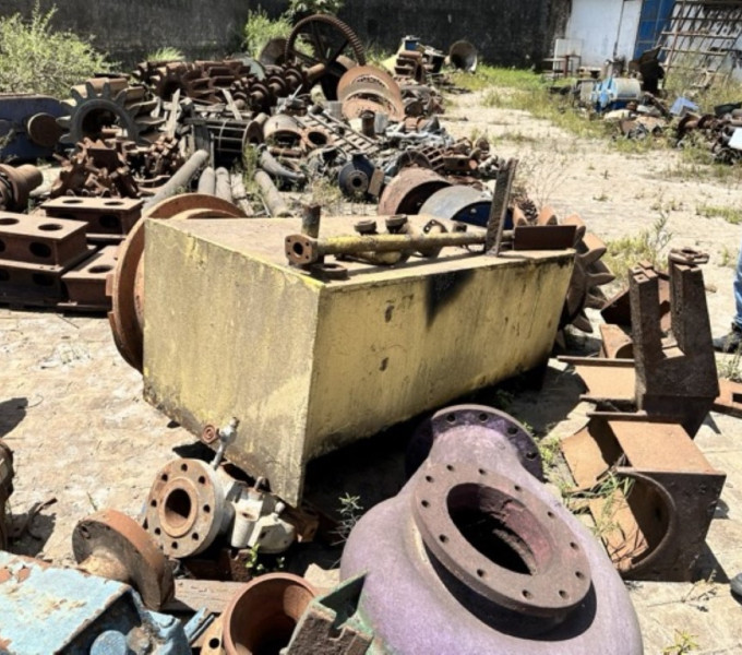 01 TANQUE (APROX. 2 MIL LITROS EM AC)