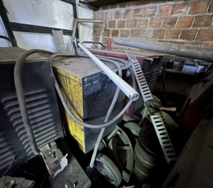 01 MÁQUINA DE SOLDA , MARCA MIG-ARC