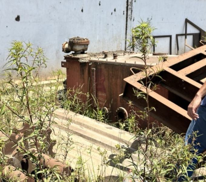 01 TANQUE (APROX. 3 MIL LITROS EM AC)