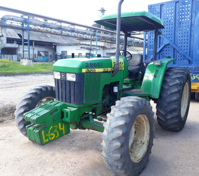 Trator Agrícola de Pneu, J.Deer 5700-4 2001