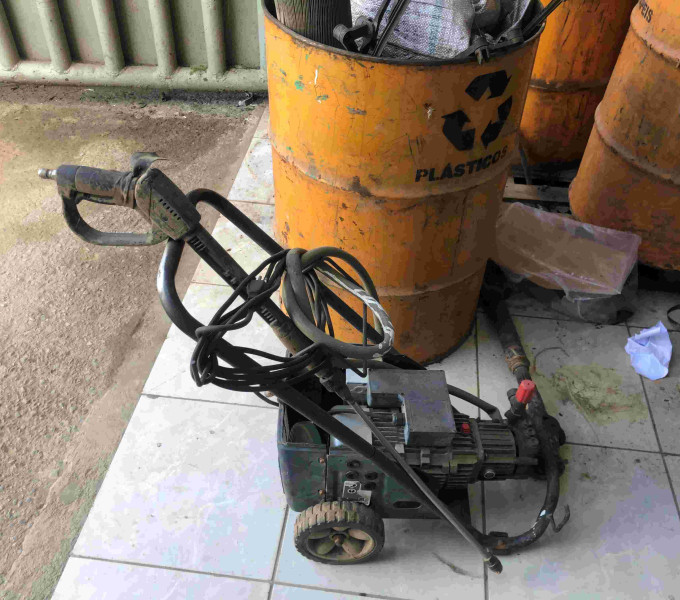 01 COMPRESSOR , 01 BOMBA KARCHER HD 535 (LAVAR CARRO)