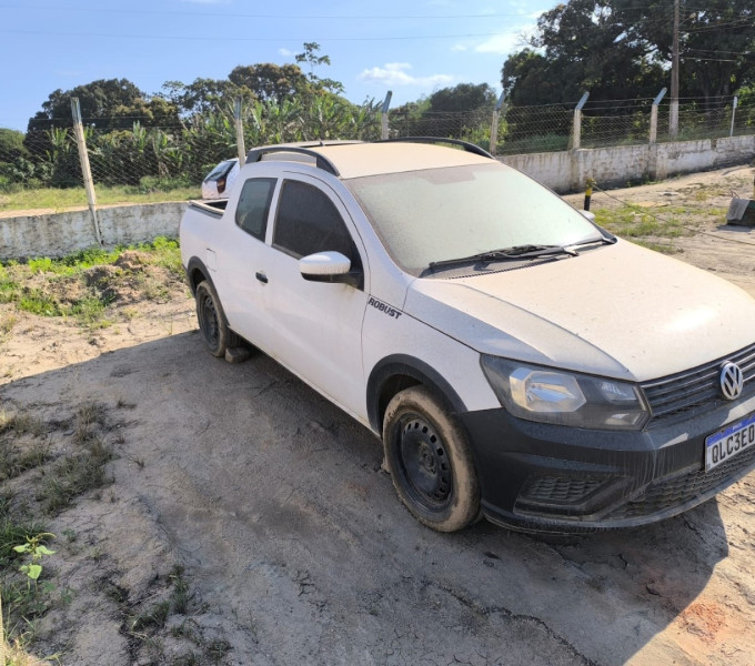 Automóvel Volkswagen Saveiro 1.6 Robust cabine dupla, Placa: QLC-3E09, RENAVAM: 01176079643 ano: 2018/19, 1030 + Item 9