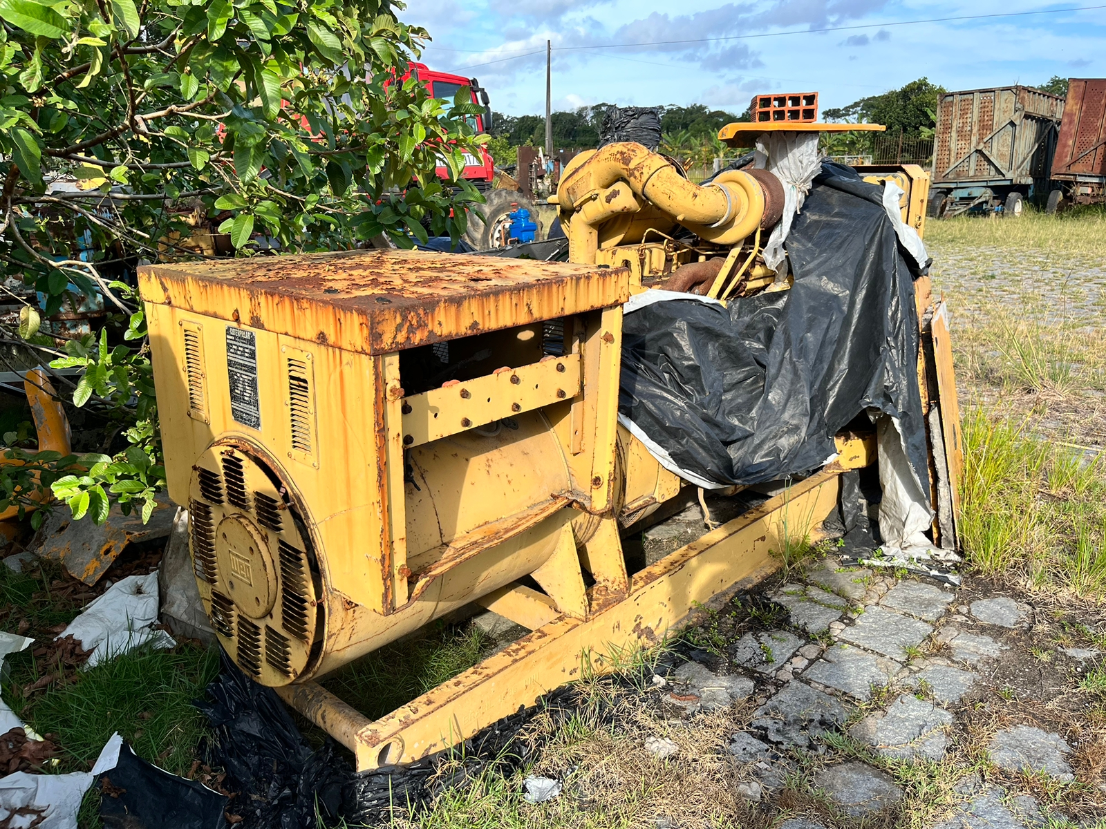 Gerador a Diesel Caterpillar 220KVA