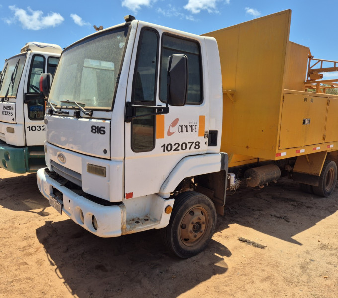Caminhão comboio C/ implemento oficina móvel, Ford Cargo 816 S, Ano 2013, Branco, Diesel, Placa: OHI-3918, Frota: 102078 + Item 19 e 27